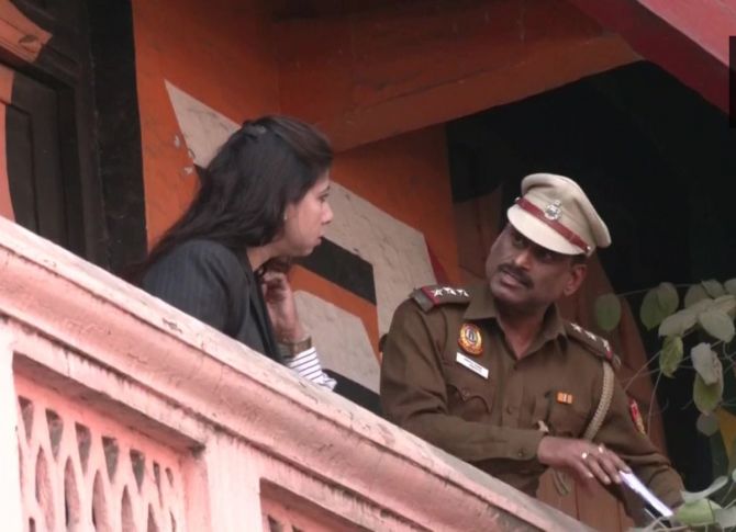 16delhi-police-at-school-where-teacher-threw-a-student-from-balcony