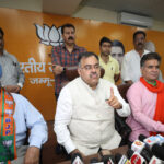 6128c16fab355-6128c16fab356Prominent-persons-will-join-BJP-in-presence-of-BJP-National-General-Secretary-tarun-Chugh-at-BJP-headquarter-in-Jammu-3.JPG
