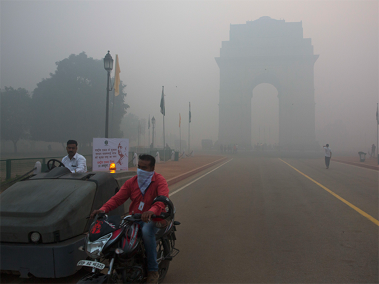 delhi-government-suggests-centre-to-consider-artificial-rains