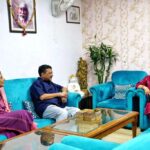 delhi-cm-arvind-kejriwal-meets-the-family-members-1663247