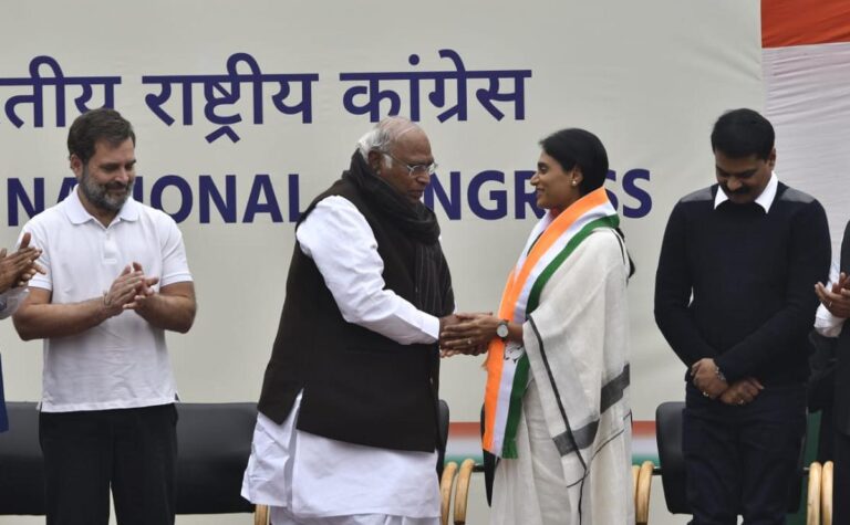 shramila joins congress